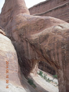 88 8mg. Arches National Park - Devil's Garden hike - Private Arch