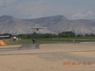 162 8mh. Mack Mesa airport - landing airplane