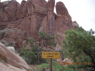 117 8mj. Canyonlands National Park - Needles - Elephant Hill + Chesler Park hike - viewpoint sign
