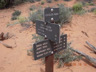 121 8mj. Canyonlands National Park - Needles - Elephant Hill + Chesler Park hike sign