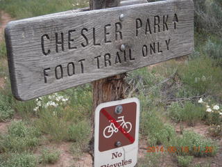 168 8mj. Canyonlands National Park - Needles - Elephant Hill + Chesler Park hike - sign