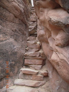 194 8mj. Canyonlands National Park - Needles - Elephant Hill + Chesler Park hike - steps - slot or fissure