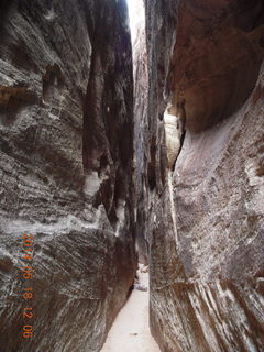 224 8mj. Canyonlands National Park - Needles - Elephant Hill + Chesler Park hike - slot or fissure