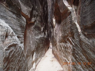 226 8mj. Canyonlands National Park - Needles - Elephant Hill + Chesler Park hike - slot or fissure