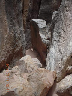 232 8mj. Canyonlands National Park - Needles - Elephant Hill + Chesler Park hike - slot or fissure - rocks to climb