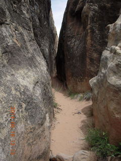 237 8mj. Canyonlands National Park - Needles - Elephant Hill + Chesler Park hike - slot or fissure
