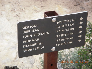 253 8mj. Canyonlands National Park - Needles - Elephant Hill + Chesler Park hike - sign