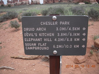 Canyonlands National Park - Needles - Elephant Hill + Chesler Park hike - sign