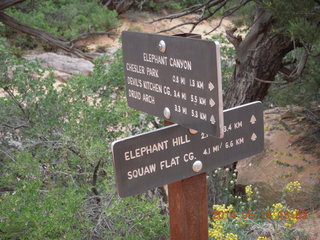 332 8mj. Canyonlands National Park - Needles - Elephant Hill + Chesler Park hike - sign