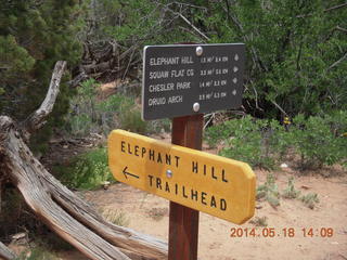 340 8mj. Canyonlands National Park - Needles - Elephant Hill + Chesler Park hike - sign