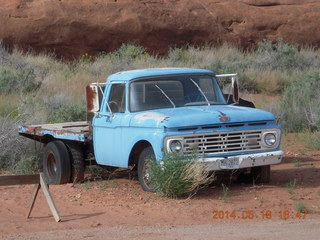 394 8mj. Canyonlands - Needles Outpost - flatbed Ford truck
