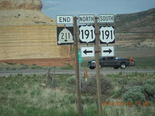 415 8mj. drive from Needles to Moab - Routes 211 and 191 sign