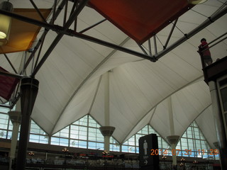 6 8px. Denver International Airport