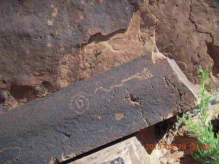 59 8zv. drive Gateway to Beaver Creek Canyon - petroglyphs