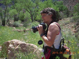 116 8zv. Beaver Creek Canyon hike - Karen taking picture of lizard