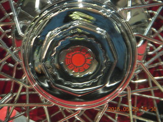 227 8zv. Gateway car museum - Duesenberg wheel hub