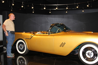 244 8zv. Gateway car museum - Oldsmobile F88 concept car 1954 - Adam