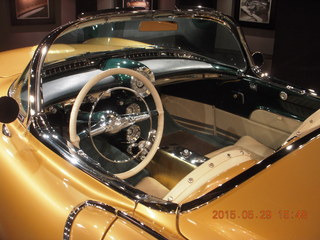 252 8zv. Gateway car museum - Oldsmobile F88 concept car 1954