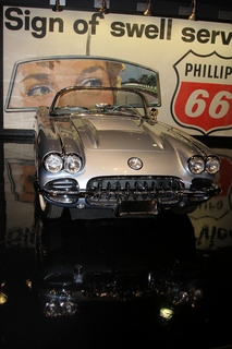 257 8zv. Gateway car museum - Corvette