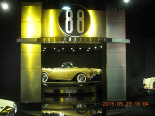 279 8zv. Gateway car museum - Oldmobile 1954 concept car F88