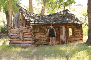 336 8zv. Beaver Creek Canyon hike - Adam and cabin