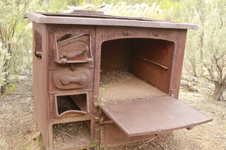 549 8zw. Calamity Mine camp site - oven