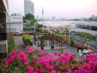 9 98s. Bangkok - Royal River Hotel - flowers