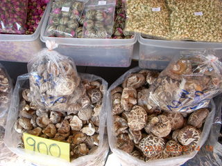 92 98s. Bangkok marketplace - mushrooms