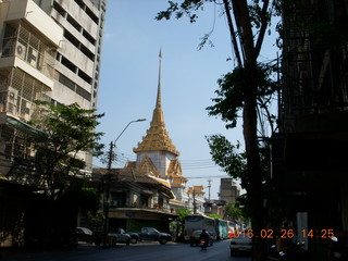 94 98s. Bangkok marketplace - temple