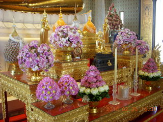 103 98s. Bangkok big-Buddha temple - flowers