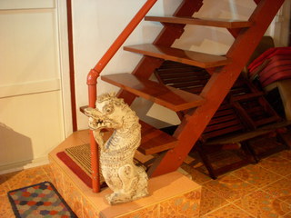 17 98t. stairs with lion