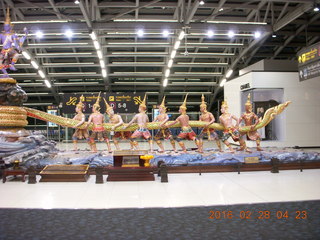 15 98u. Bangkok Suvarnabhumi Airport - boat sculpture
