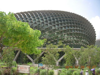 85 98v. Singapore - durian-like art center