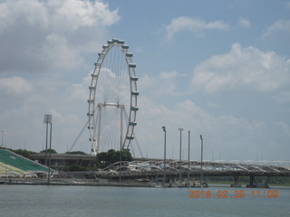 119 98v. Singapore ferris wheel