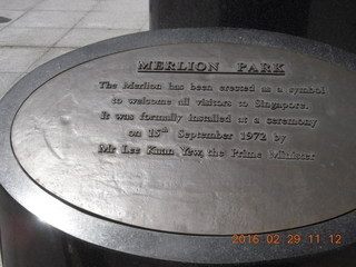 125 98v. Singapore Merlion Park sign