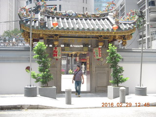 176 98v. Singapore Chinese temple