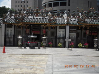 177 98v. Singapore Chinese temple