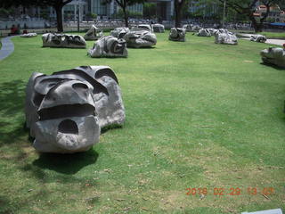 208 98v. Singapore strange rocks sculpture