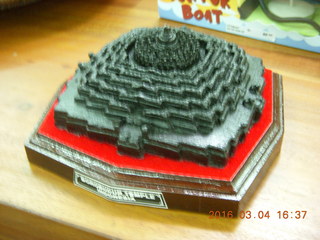 273 994. Indonesia - silver-and-stuff shop - temple model