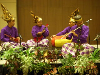 223 998. Indonesia - Novotel Hotel - musicians