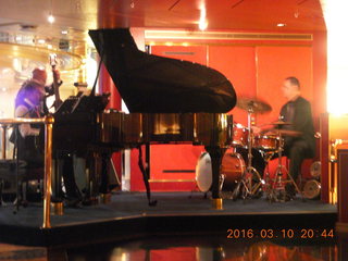 24 99a. Volendam at sea - jazz at the bar