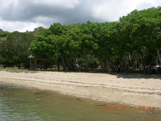 16 99b. Indonesia - Komodo Island beach