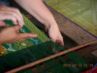 79 99c. Indonesia - Lombok - loom-weaving village
