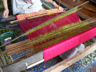 89 99c. Indonesia - Lombok - loom-weaving village