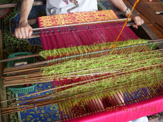94 99c. Indonesia - Lombok - loom-weaving village
