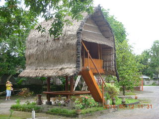 105 99c. Indonesia - Lombok - loom-weaving village