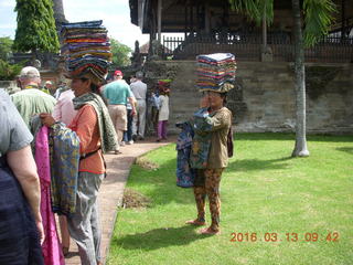 67 99d. Indonesia - Bali - temple at Klungkung - people