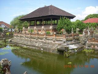 75 99d. Indonesia - Bali - temple at Klungkung