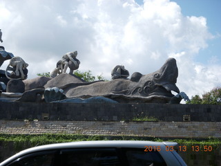 348 99d. Indonesia - Bali - bus ride - monument