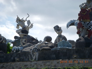 352 99d. Indonesia - Bali - bus ride - monument